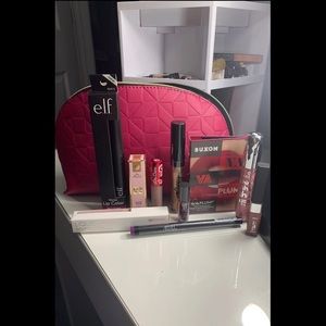 Lipstick/gloss bundle with bag